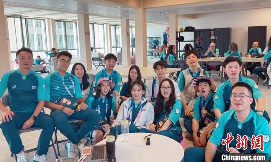 Chinese Olympic volunteers: proud with full expectation