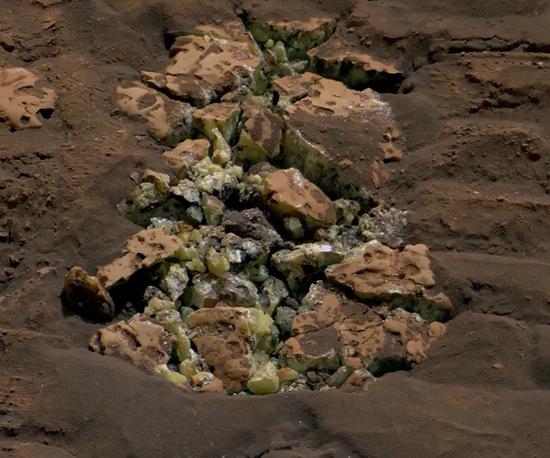 Curiosity Rover uncovers pure sulfur crystals on Mars