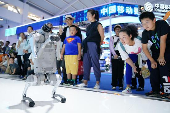 High-tech products attract visitors to 8th China-South Asia Expo