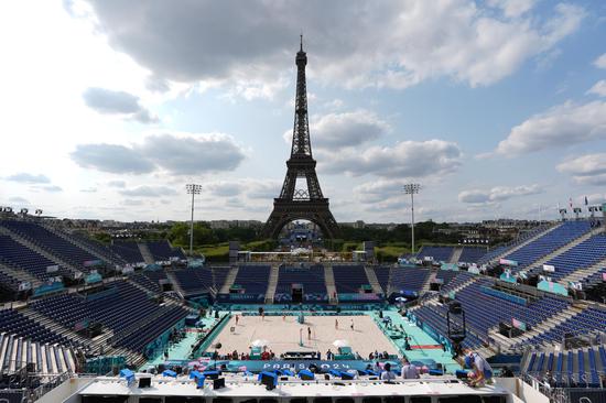 Paris 2024 | Beach volleyball players train at Eiffel Tower Stadium