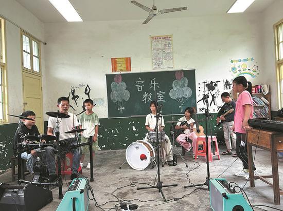 Volunteer's effort is music to village kids' ears