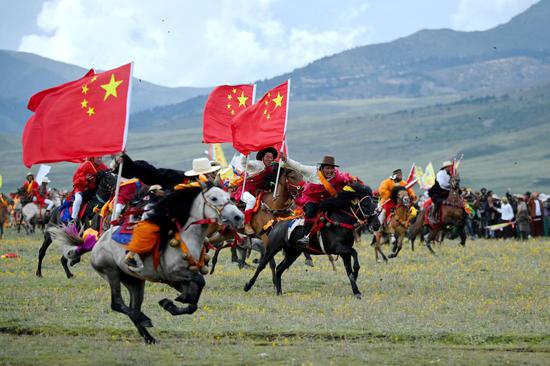 Horse racing kicks off in Sichuan