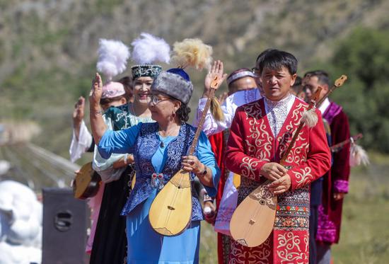 Folk art showcases unique ethnic cultural heritage in Xinjiang