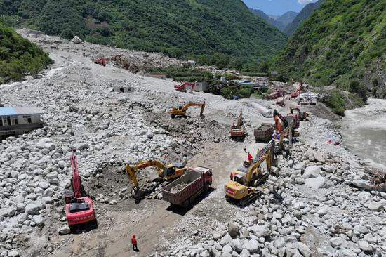 Traffics on China's No. 318 national highway restored after mudslide