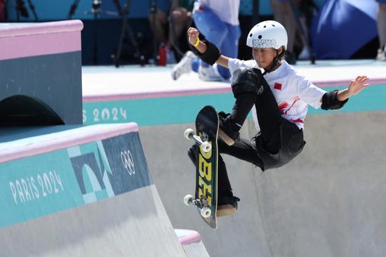 Chinese skateboarder Zheng makes Olympic history