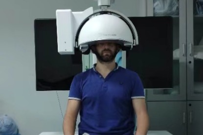 High-tech helmet to diagnose aging ailments