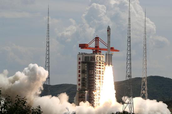 China launches first batch of 18 Qianfan satellites