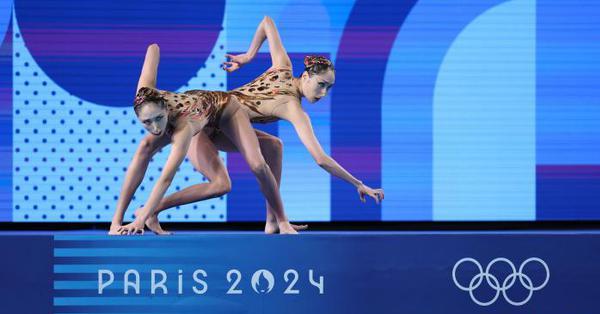 Paris 2024 | Chinese twin sisters win duet free artistic swimming gold