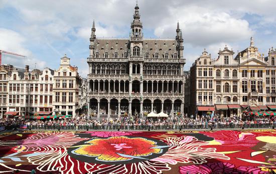 Brussels rolls out stunning flower carpet