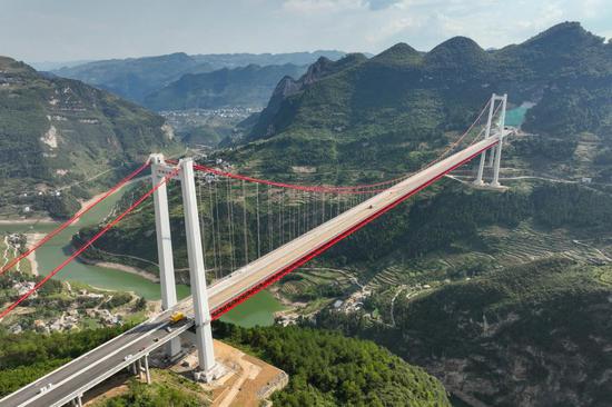 Construction of Tongzi River grand bridge to be completed in Guizhou