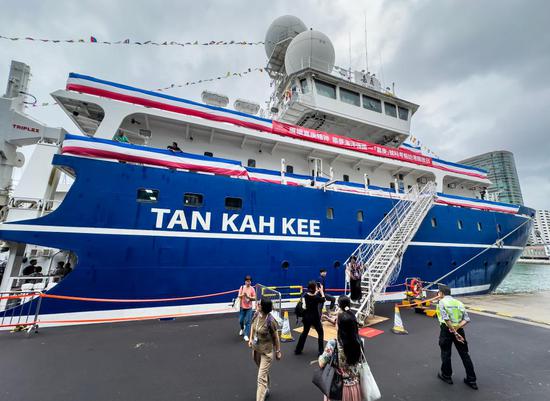 Research vessel from Xiamen visits Hong Kong