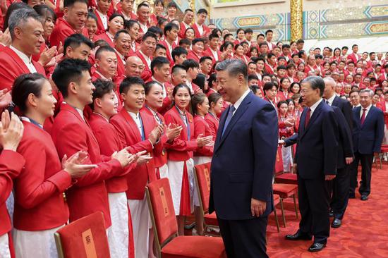 Xi meets Chinese sports delegation, hails Olympians for winning glory for country