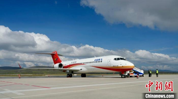 The ARJ21 aircraft lands at Daocheng Yading Airport, the world's highest-altitude civilian airport, on Aug. 25, 2024. (Photo: China News Service/Wang Jiliang)