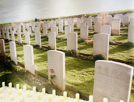 A picture of the headstones of Chinese laborers in World War I displayed at the Overseas Chinese History Museum’s themed exhibition titled “Glory and Sacrifice: The Historical Imprint of World War I Chinese Workers.” (Photo: China News Network/Lin Zhuowei)