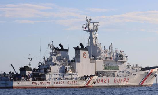 The photo taken on May 6, 2024 shows the Philippine ships 4402 and 9701 are transferring supplies in the waters of China's Xianbin Jiao. (Photo/China Coast Guard)