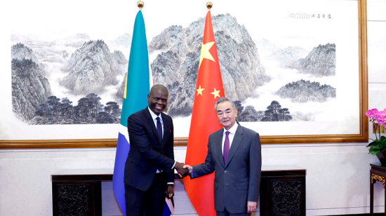 Chinese Foreign Minister Wang Yi (R), also a member of the Political Bureau of the Communist Party of China Central Committee, shakes hands with South African Foreign Minister Ronald Lamola in Beijing, China, September 1, 2024. (Photo / Ministry of Foreign Affairs)