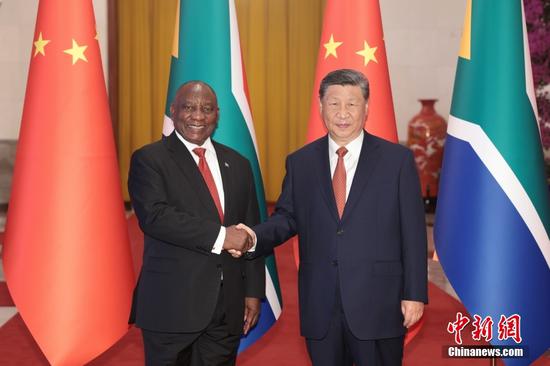 Xi holds talks with South African president Ramaphosa