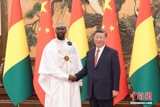 Xi meets Guinean President Mamady Doumbouya