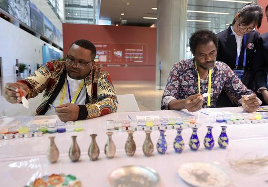 African journalists charmed by intangible cultural heritage in Beijing