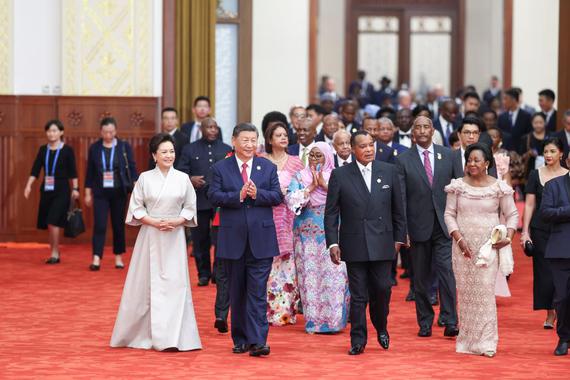 Chinese President Xi Jinping and his wife Peng Liyuan, together with international guests attending the 2024 Summit of the Forum on China-Africa Cooperation (FOCAC), enter the venue for a welcome banquet held at the Great Hall of the People in Beijing, capital of China, Sept. 4, 2024. (Xinhua/Liu Bin)