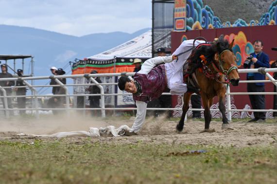 Tibetan horse racing festival. (Photo provided by the hosts)