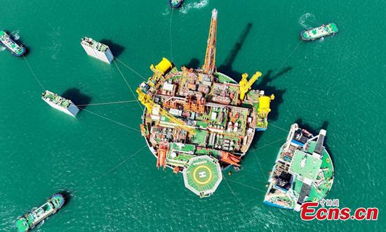 China's self developed cylindrical floating, production, storage and offloading (FPSO) facility, Haikui 1, sets sail from Qingdao, east China's Shandong Province, May 12, 2024. (Photo provided to China News Service)