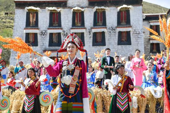 Chinese Farmers' Harvest Festival celebrated in Xizang