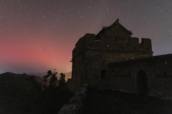 Rare aurora illuminates Great Wall in Beijing