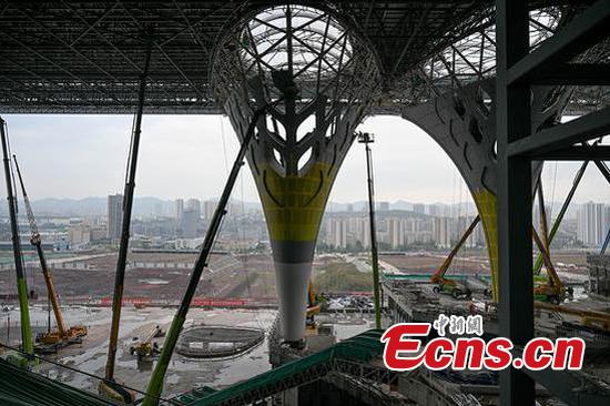 Chongqing East Railway Station is under construction. (Photo/China News Service)