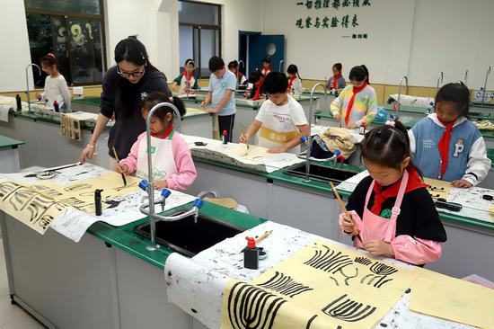 Notice calls for improving Chinese character writing