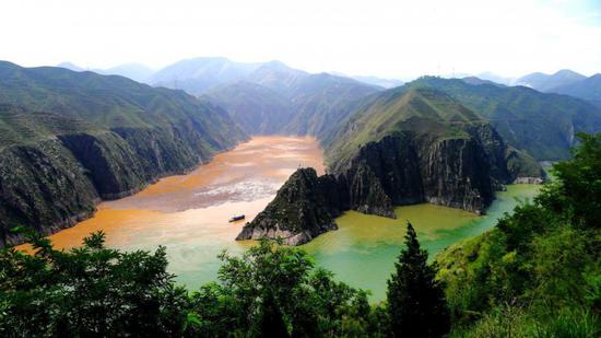 Liujiaxia hydropower station on the Yellow River in Gansu province. (Photo by Hou Qizhi/For chinadaily.com.cn)