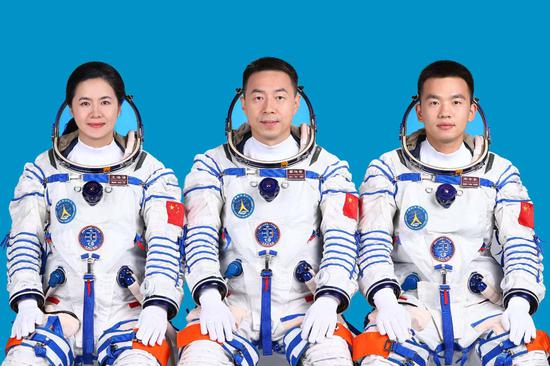 China unveils Shenzhou-19 crew members