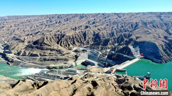 The first unit (No. 2) of the Yangqu hydropower station, China's first concrete-face rock-fill dam on the Yellow River, was connected to the grid for power generation in northwest China's Qinghai Province, Nov. 6, 2024. (Photo provided to China News Service)