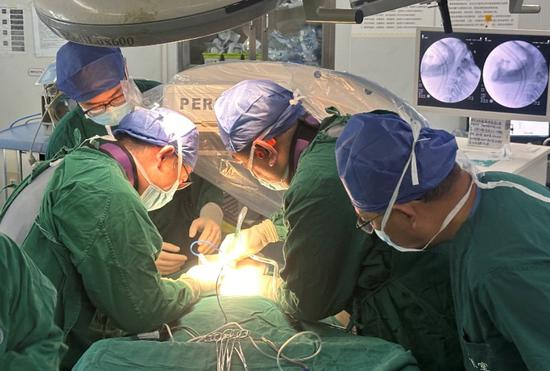 New spine surgery comes to Xizang