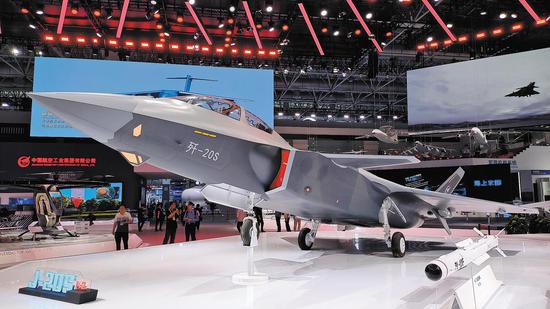 A scale model of China's J-20S stealth fighter jet is on display on Sunday at the venue for the 15th China International Aviation and Aerospace Exhibition in Zhuhai, Guangdong province. The exhibition, also known as the Zhuhai Airshow, will open on Tuesday and run through Nov 17. (Zhao Lei/China Daily)