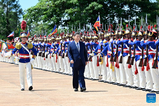 Xi attends welcome ceremony held by Brazilian president