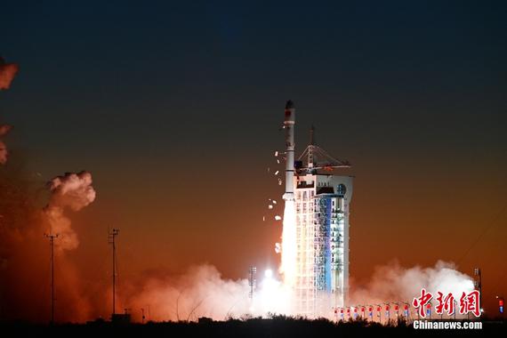 A Long March-2C carrier rocket carrying two satellites blasts off at 7:39 a.m. (Beijing Time) from the Jiuquan Satellite Launch Center in northwest China, Nov. 25, 2024.   (Photo: China News Service/ Wang Jiangbo)