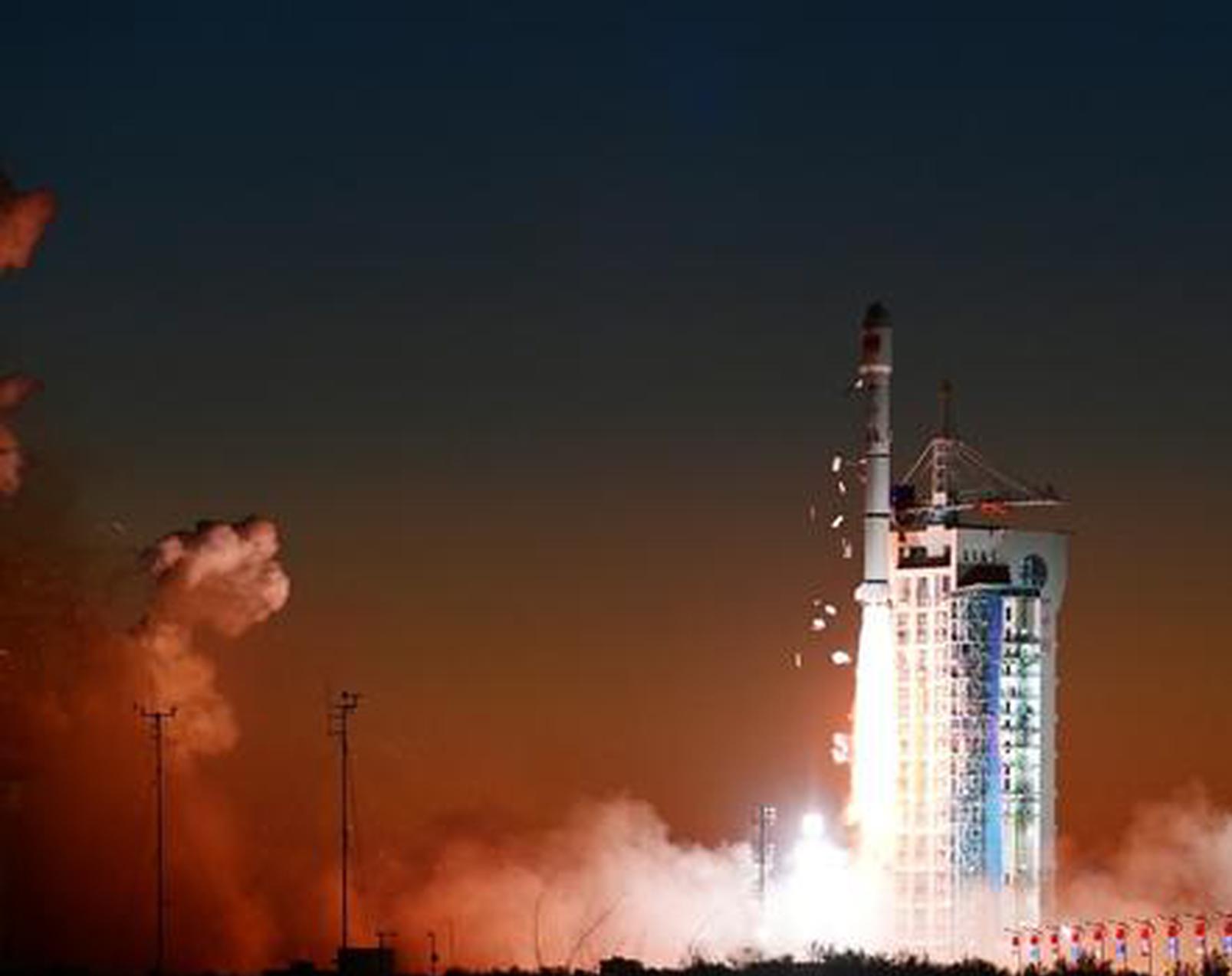 China launches two four-dimensional, high-resolution satellites