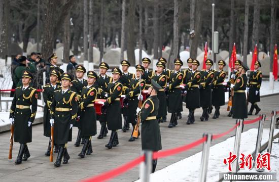 A burial ceremony for the 11th batch of remains of the Chinese People’s Volunteers (CPV) martyrs who died during the War to Resist U.S. Aggression and Aid Korea is held in Shenyang. (Photo: China News Service/Yu Haiyang)