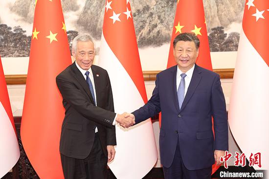 Chinese President Xi Jinping meets with Senior Minister of Singapore Lee Hsien Loong in Beijing, Nov. 26, 2024. (Photo: China News Service/Sheng Jiapeng)