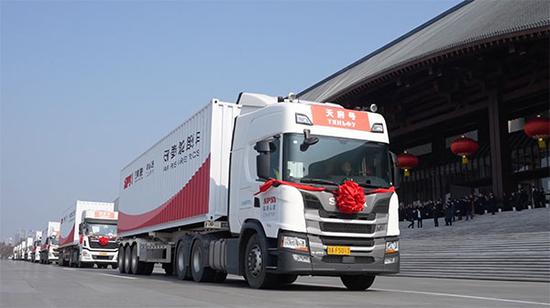 Cross-border freight truck launched for Central Asia