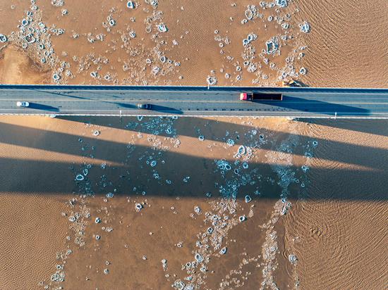 Spectacular 'floating ice' appears on Yellow River