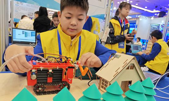 China to strengthen AI education in primary, secondary schools