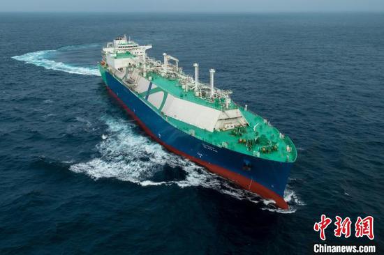 Photo shows HLAITAN, China's self-developed large liquefied natural gas (LNG) container vessel with a payload capacity of 174,000 cubic meters, Dec. 6, 2024. (Photo/China News Service)