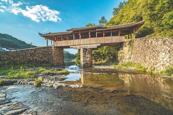 Construction techniques for Chinese wooden arch bridges included in UNSECO intangible cultural heritage list 