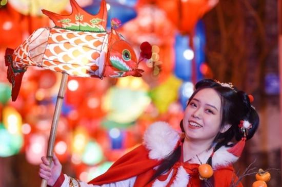 State Council wishes for people across Taiwan Strait to celebrate Spring Festival together 