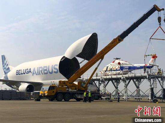 Airbus Helicopters' H175 is unloaded from a Beluga Super Transporter in south China's Guangdong Province, Dec. 11, 2024. (Photo/China News Service)