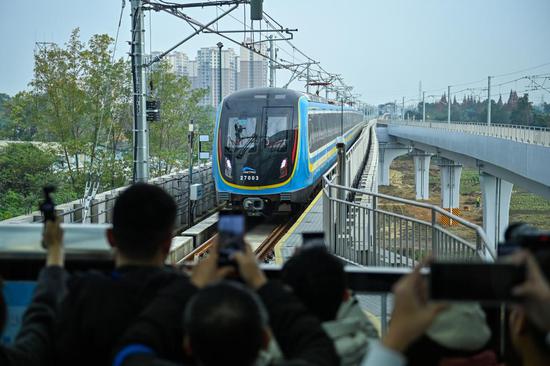 Second fully automated subway starts trial run in Chengdu