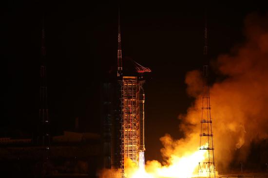 China sends new satellite group into space