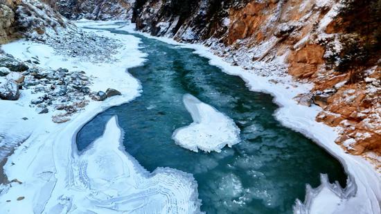 'Ice belt' zigzags through Qilian Mountains